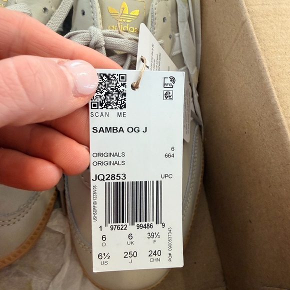 NIB Adidas Samba OG Beige Sneakers size 6.5M, W8 - Picture 2 of 2